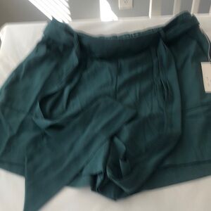 2 pairs of Woman’s shorts